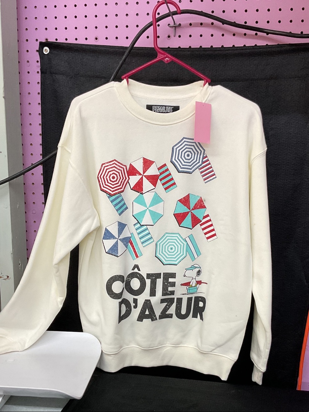 Peanuts Cream Crewneck Sweatshirt with Multicolor Umbrella Graphics